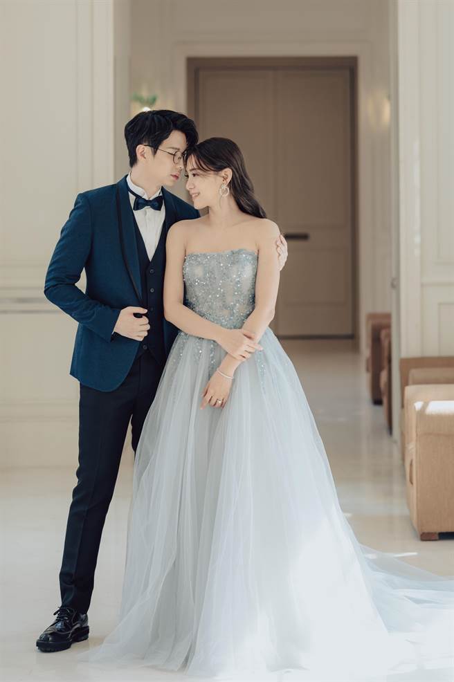 王思平和老公婚宴送客浪漫造型。（我是凯文工作室提供）