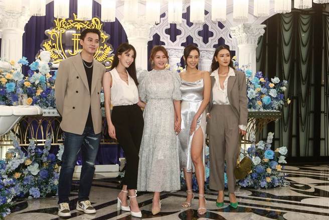 陶嫚曼、陈艾熙、康茵茵、黄乔歆等人出席王思平婚礼 。（邓博仁摄）