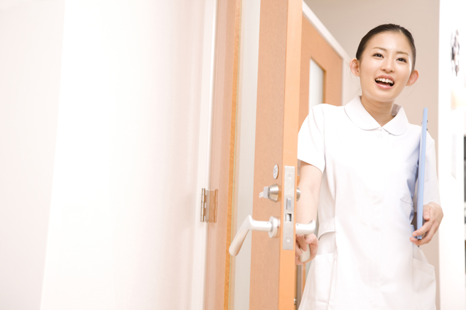 台南1名人妻小芳（化名）控訴，她的1名女鄰居因為欠債房子遭查封，竟色誘她的丈夫，導致丈夫性情大變，某次丈夫還對她暴力相向，事後她查出姦情。（示意圖/shutterstock）