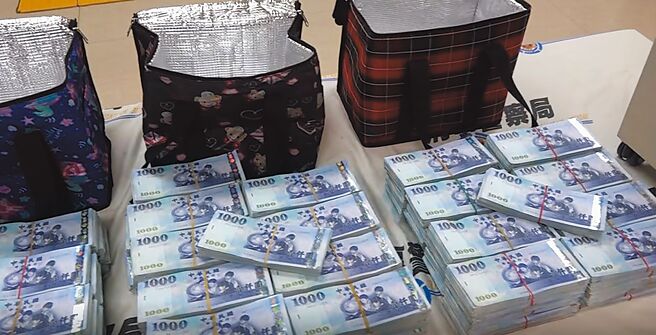 警政署动员全国警方查缉地下匯兑、洗钱水房及扫荡赌博，总共查扣现金1亿多元。(林郁平摄)
