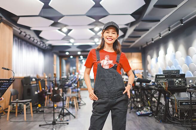 彭佳慧將在10月1日於台北小巨蛋開唱，正緊鑼密鼓練團中。（寬宏藝術提供）