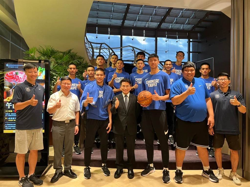Fw: [新聞] 光復籃猿代表台灣出賽世中籃 代理市長請客