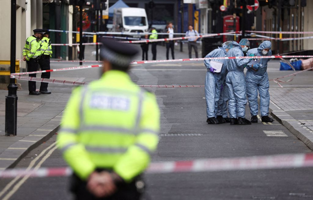 英国伦敦市中心列斯特广场16日发生刺警案。图/路透社(photo:ChinaTimes)