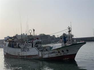 琉球籍船長病猝「沒人會開船」海巡載替補船長救援