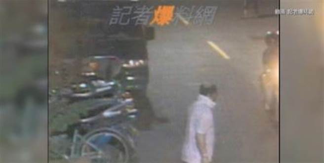 台中监狱受刑人陈坤和18日到中国医药大学附设医院治疗时，破坏脚镣脱逃。（翻摄记者爆料网）