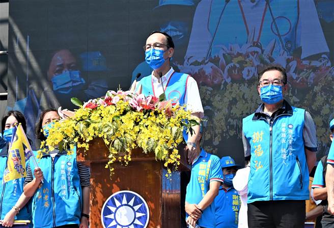 国民党主席朱立伦今天南下苗栗，为党提名县长参选人谢福弘站台造势。（李京升摄）