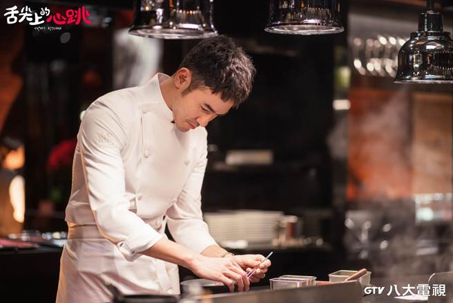 阮经天饰演名厨。（八大提供）