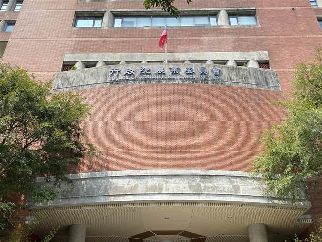 针对农委会被外界质疑在选前沦为选举打手，农委会强调只是依法办事，认为该指控相当不妥。（李柏澔摄）