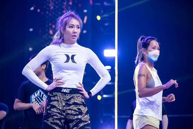 刘雨柔带领综合格斗团登上小巨蛋演出。（淘禧娱乐提供）