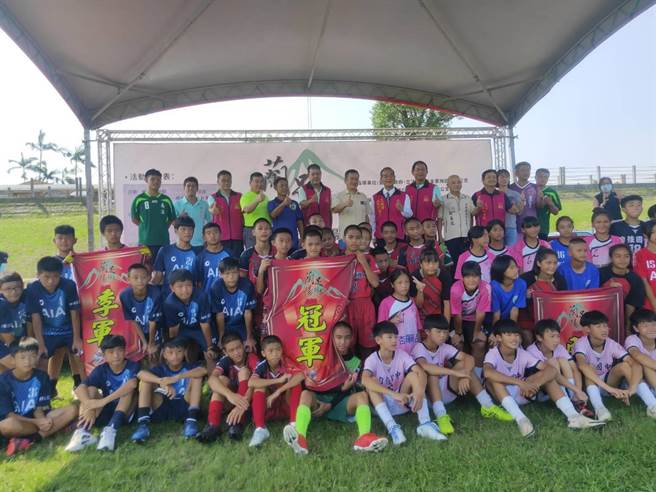 宜兰县五结乡溪滨运动公园足球场今（18日）启用。（五结乡公所提供／吴佩蓉宜兰传真）