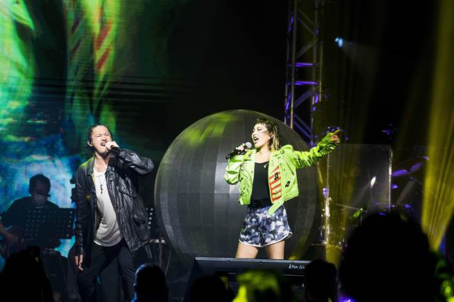 何超首度与老公陈子聪同台合唱。（852 Films提供)