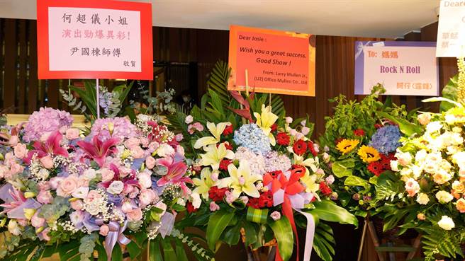 何超开唱U2鼓手越洋献花。（852 Films提供)