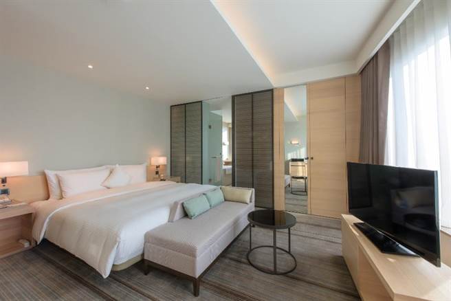 位于高雄新湾区，拥有美丽高空景致的和逸饭店高雄中山馆，每晚最低只要2688元起。（国泰饭店观光事业提供）