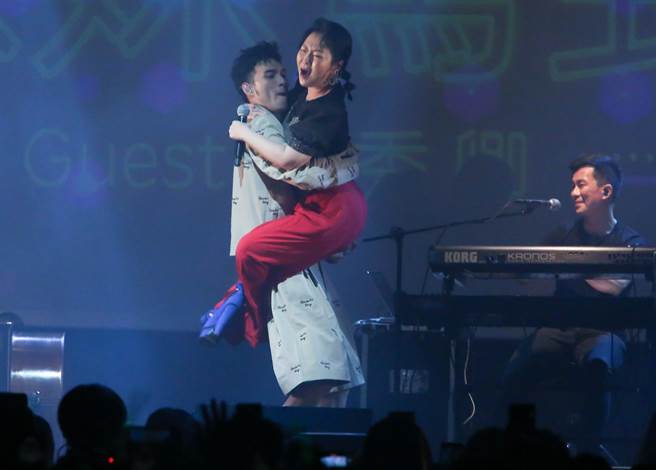 黃偉晉今在台北Legacy開唱。（陳俊吉攝）