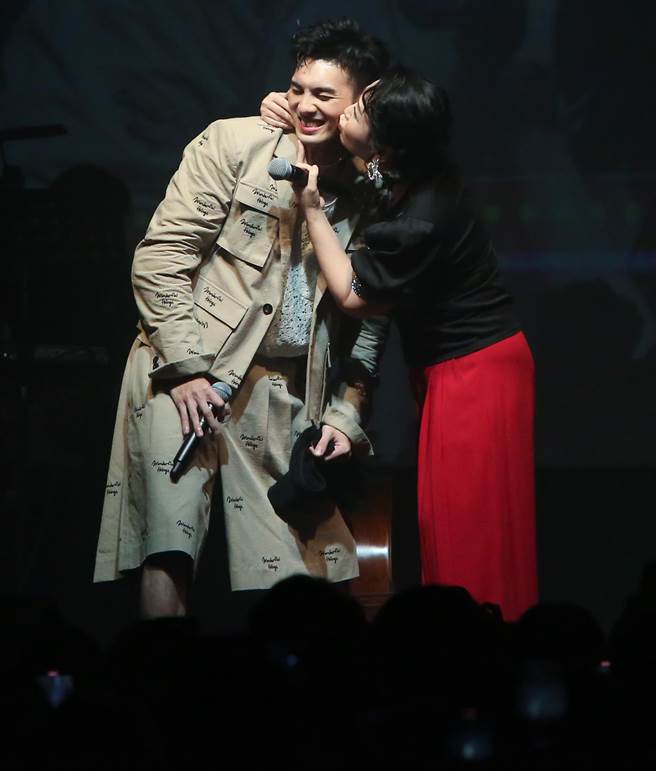 黃偉晉今在台北Legacy開唱。（陳俊吉攝）