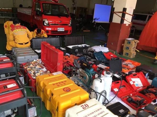 彰化县消防局的特搜队已完成整备，随时可出勤前往花莲援助救灾。（彰化县政府提供／吴敏菁彰化传真）