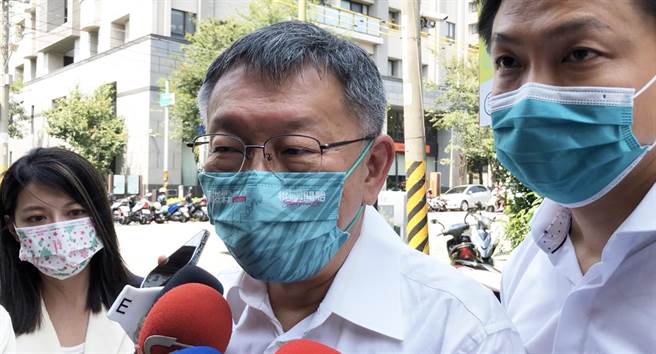 柯文哲指出，每次人家问到这个题目的时候，「我都讲说我绿白合的经验还比较多」。（陈世宗摄）