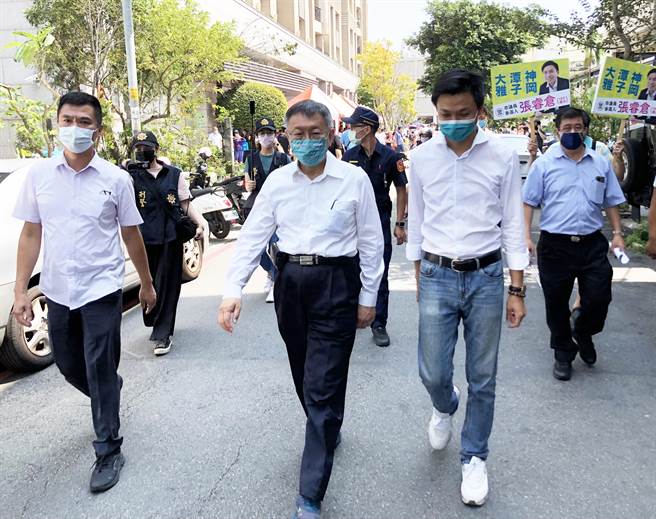 柯文哲连续2周来中部为党提名市议员参选人助选，媒体询问是比较担心中部的选情吗？（陈世宗摄）