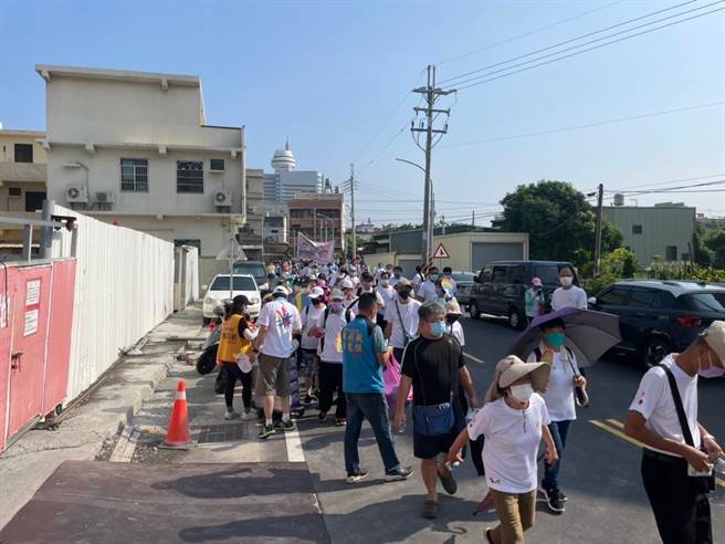 「友善忆起爱转动-阿嬷阿公勿忘我」，小手拉大手健走从童综合医院开始走！（童医院提供）