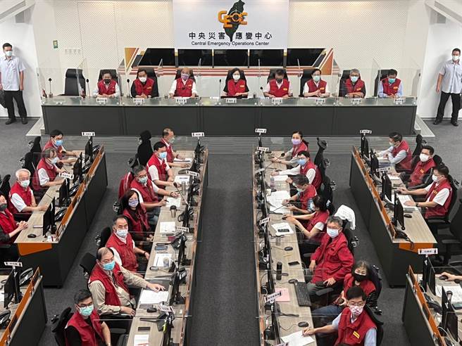 总统蔡英文视察中央灾害应变中心「0918地震工作会报」。（王扬杰摄）
