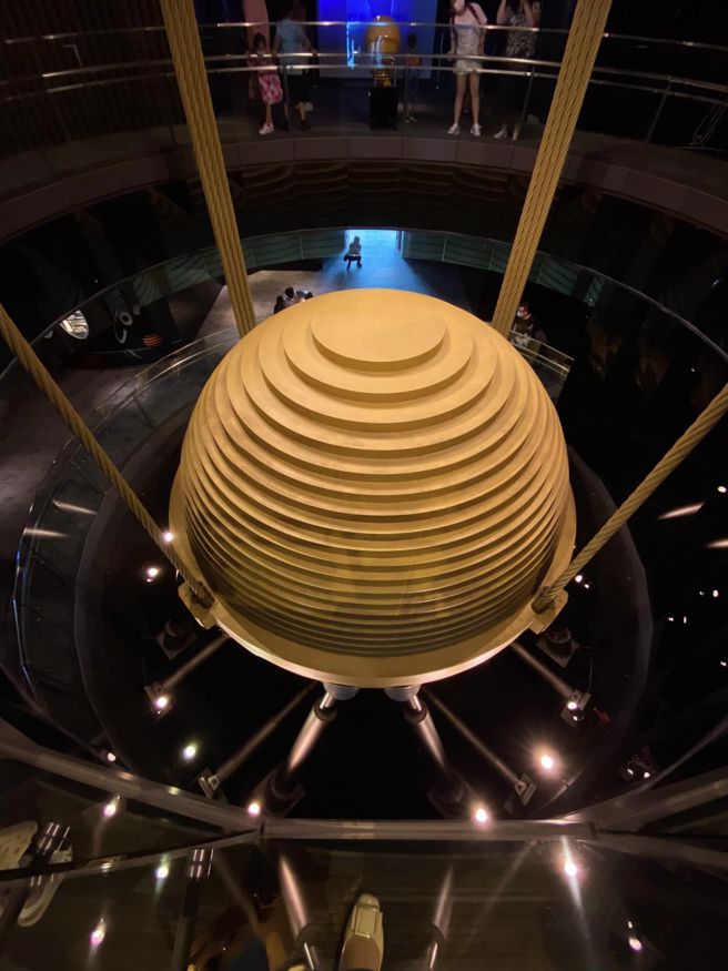 「101阻尼器」劇烈搖晃。（網友郭佩吟授權提供）