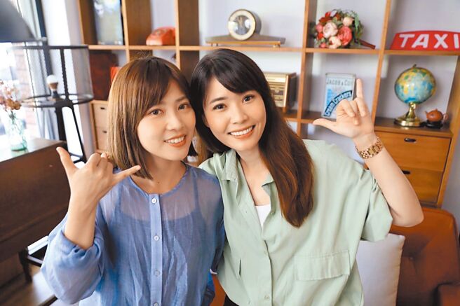 高市府2位正妹发言人周璟瑜、张砚卿，以创意视讯来电方式，宣导高市增额租金补贴政策。（高市府提供／柯宗纬高雄传真）