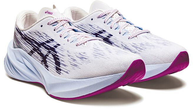 NOVABLAST 3号称行进像是走在弹簧床上。（亚瑟士提供）