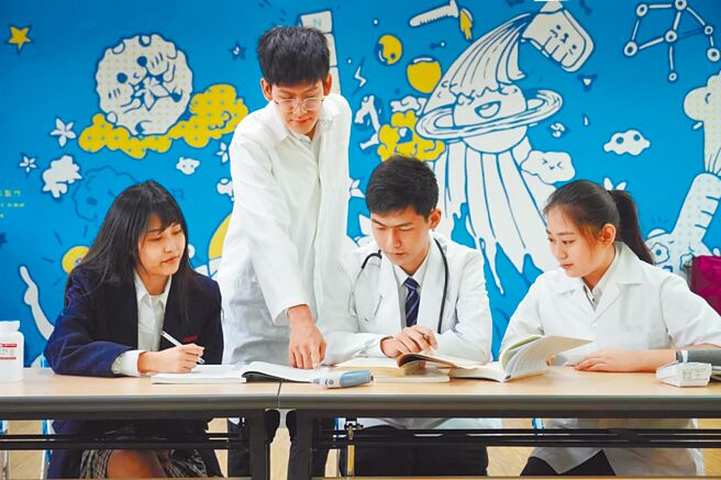 長照2.0醫事菁英班，為國內長照養護院所培育及養成奠定基礎。（照片提供開南中學）