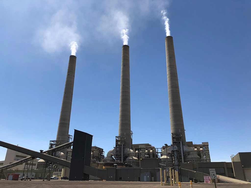 亚历桑那的纳瓦荷燃煤电厂。美国能源部的研究认为，8成的燃煤电厂具备原地兴建核电厂的潜质。图/美联社(photo:ChinaTimes)