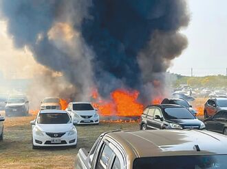 雲林疑菸蒂釀禍 農機展停車場25車燒毀