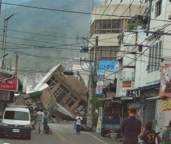 台东18日下午2点44分发生规模6.8强震。（罗亦晽摄）