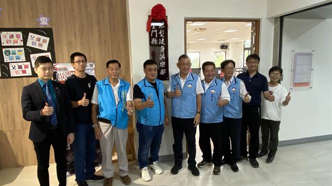 金門縣政府設在金城綜合社會福利館的銀髮健身俱樂部已完成建置，今(19)日並在縣長楊鎮浯、金城鎮長李誠智等人共同揭幕下正式啟用(于家麒攝)
