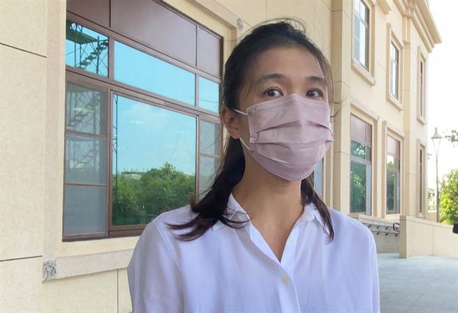 嘉义市议员戴寧涉贪交保，高喊：我回来了，谢谢大家的信任、支持。（廖素慧摄）