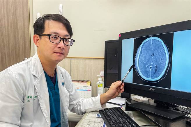 中医大新竹附医神经外科医师巫智颖说，深颈感染好发在免疫力低下的老人、幼童、癌症、糖尿病及肾衰竭患者。（罗浚滨摄）