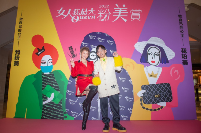 蓝心湄（左）、黄子佼今出席2022粉美赏活动。（TVBS提供）