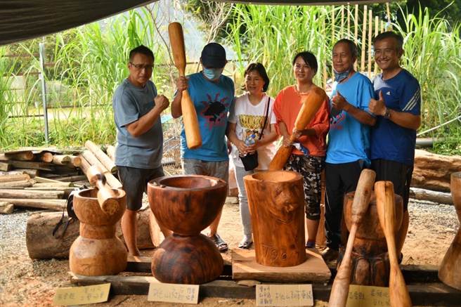 东势林区管理处与原住民深耕德玛汶协会办理「泰雅传统工 具制作文化传承」课程。（东势林管处提供／陈淑娥台中传真）