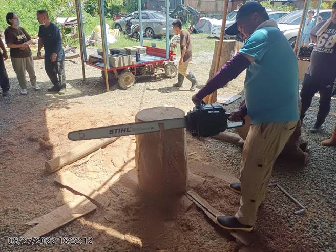 东势林区管理处与原住民深耕德玛汶协会办理「泰雅传统工 具制作文化传承」课程。（东势林管处提供／陈淑娥台中传真）