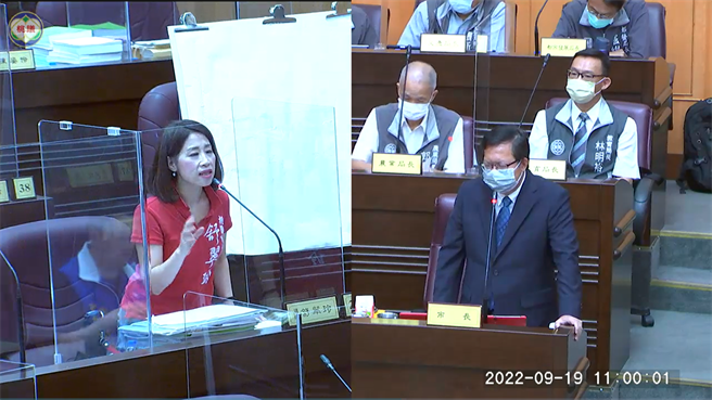 舒翠玲说她现场勘查也发现，3楼和5楼同工法施作却只有5楼垮。(蔡依珍摄)