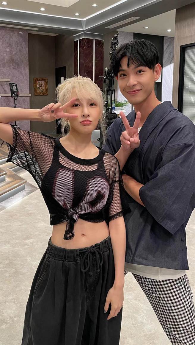 張若凡在劇中客串舞蹈老師。（索尼音樂提供）