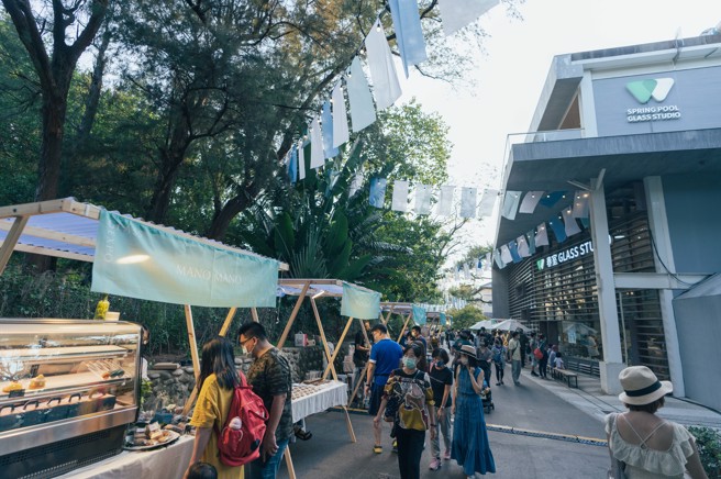 新竹市玻璃设计艺术节展期进入最后1周，市府推出竹公园小旅行「半日旅游攻略」，并推网路留言抽奖活动，邀请国人前来感受新竹魅力。（陈育贤摄）