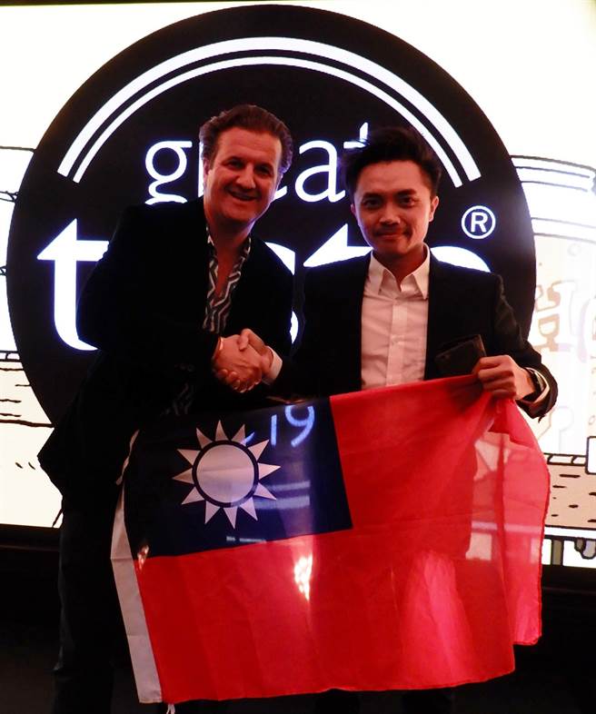 苗栗製茶師張家齊再度獲獎，讓台灣茶葉聲名遠播、為國爭光。（張家齊提供／李京昇苗栗傳真）