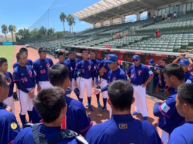 新北组训青棒代表队银得精彩，市长侯友宜贺电恭喜。(照片/新北教育局提供)