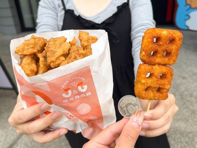 继光香香鸡推出买大份香香炸鸡，就能用9元加购田字薯饼活动。（继光香香鸡提供）