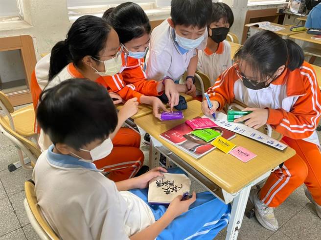 Kotex品牌深耕月经教育  创月经桌游入校园  传递来就来无所畏的She Can精神。（Kotex提供）