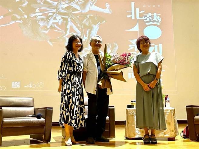 云门舞集创办人林怀民今（19）日上午到台北艺术大学演讲。他表示，学舞蹈的人不能忽略和社会沟通的能力，同时也要培养领导力。（北艺大舞蹈系提供）