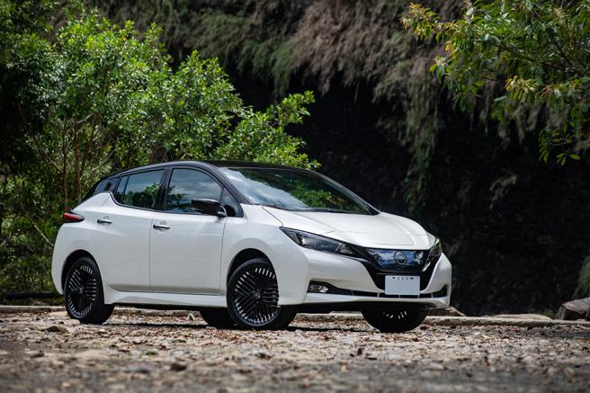 2023年式NISSAN LEAF輕旅版售價125萬元、長程勁化版139萬元。（陳大任攝）
