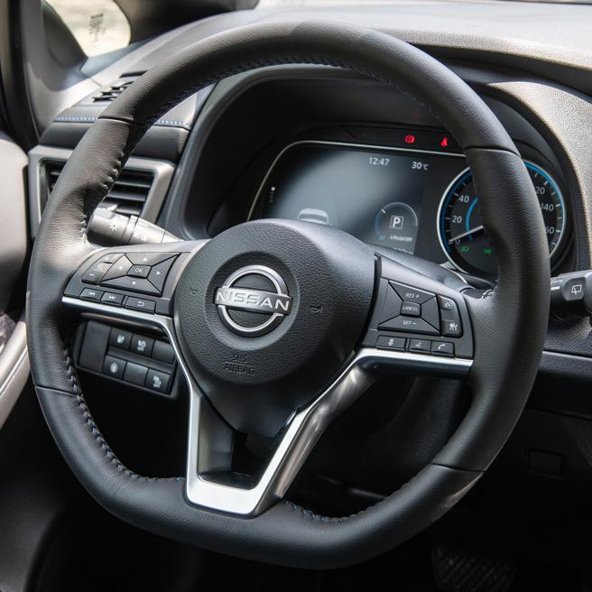 三幅式多功能方向盤。（陳大任攝）