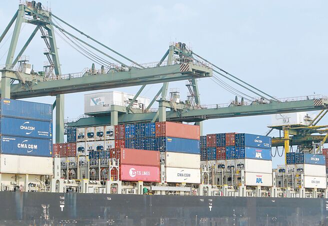 工总指出，政府推动「新南向政策」多年，近来出口新南向国家的金额也创新高。图为胡志明港。图／中新社