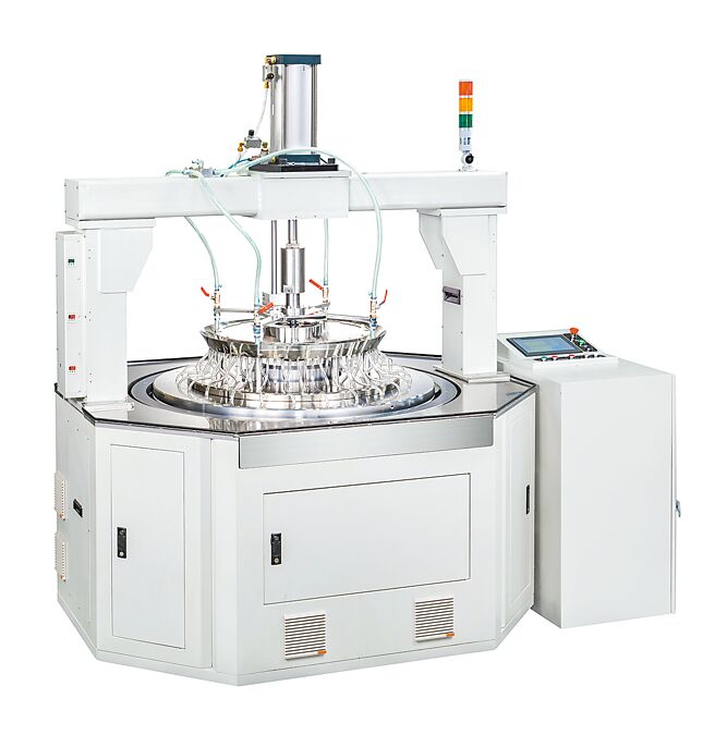 准力新型JL-D16双面研磨机，精准加工。图／业者提供
