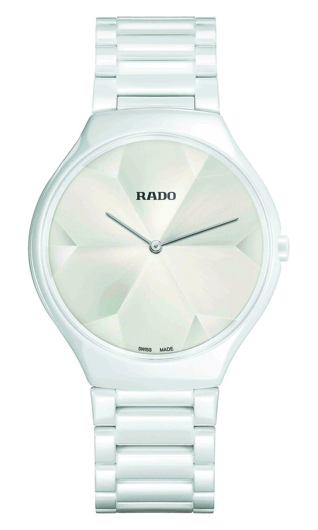 Rado瑞士雷達表True Thinline真我超薄系列Great Gardens of the World世界花園合作款冬天面盤，6萬1900元。（Rado提供）